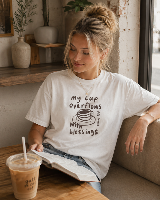 Mein Becher fließt über vor Segen — Glaube Inspirierendes christliches T-Shirt
